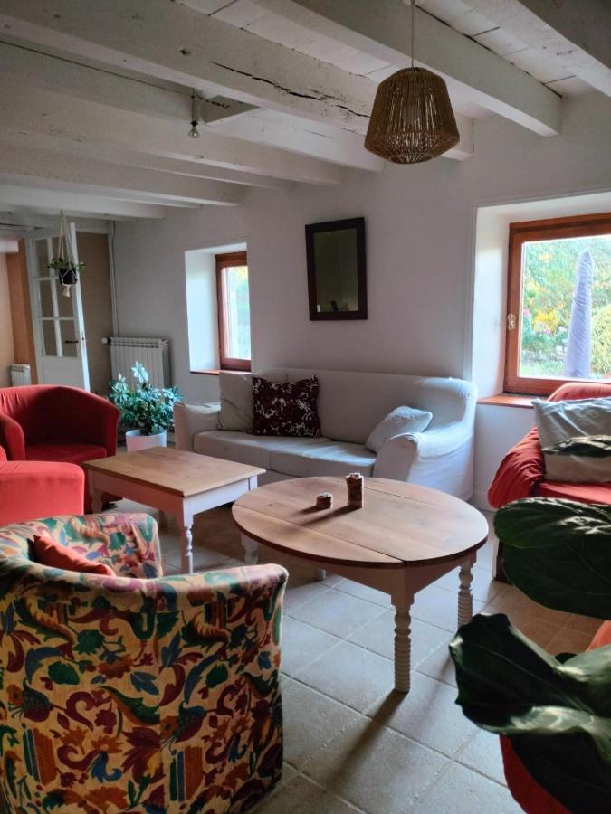 Gite Au Gre Du Vent - 12 Personnes - Calme, Nature Et Confort La Goutelle Exterior foto